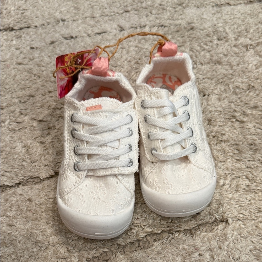 Roxy sneakers